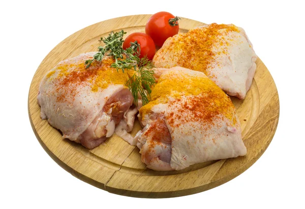 Coscia di pollo crudo — Foto Stock