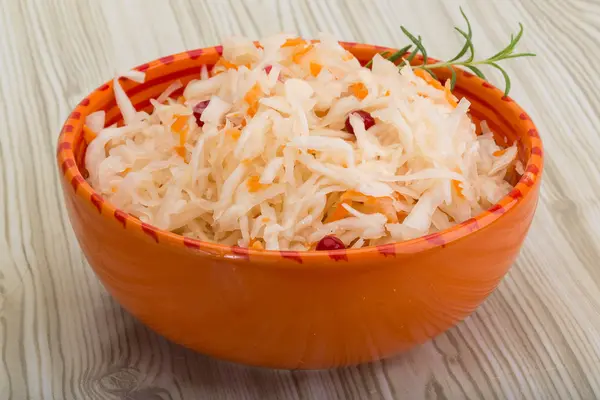 Sauerkraut dengan beri — Stok Foto