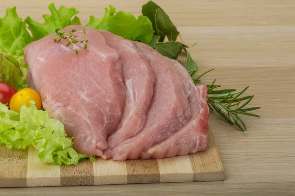 Raw pork schnitzel — Stock Photo, Image