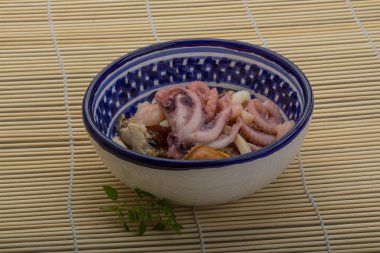 Deniz ürünleri kokteyl