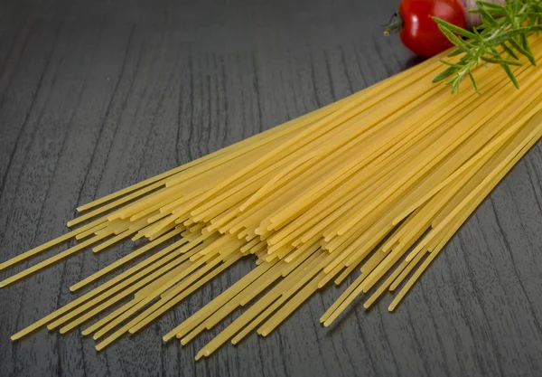 Rå spagetti — Stockfoto