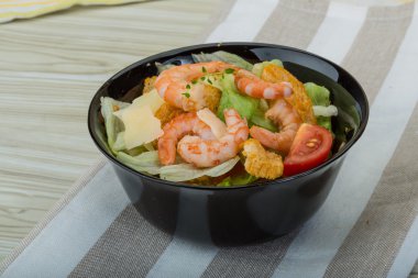 Karidesli Sezar salatası