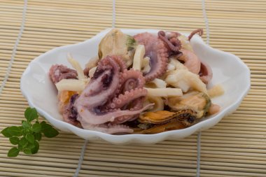 Deniz ürünleri kokteyl