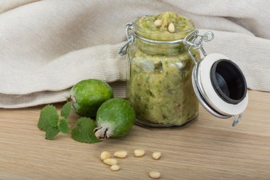 Feijoa reçeli