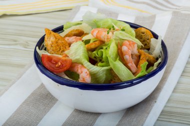 Karidesli Sezar salatası