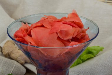 marine edilmiş zencefil