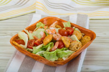 Karidesli Sezar salatası