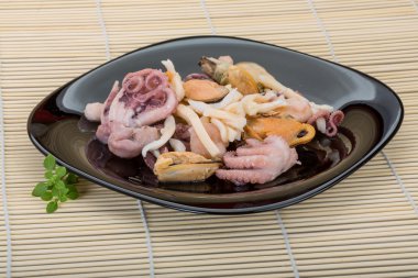 Deniz ürünleri kokteyl