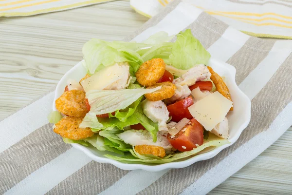 Caesarsallad med kyckling — Stockfoto