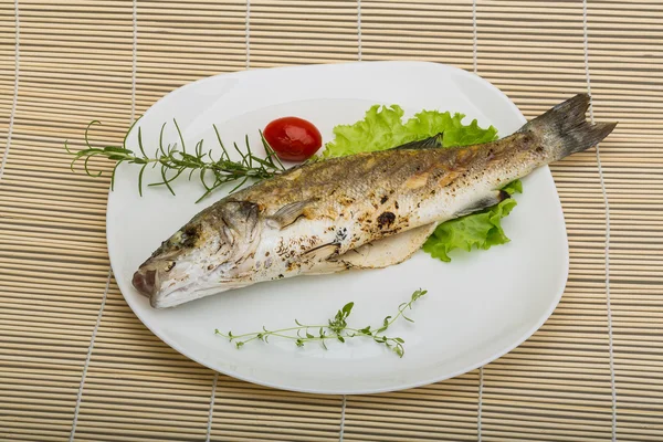 Peixe marinho grelhado — Fotografia de Stock