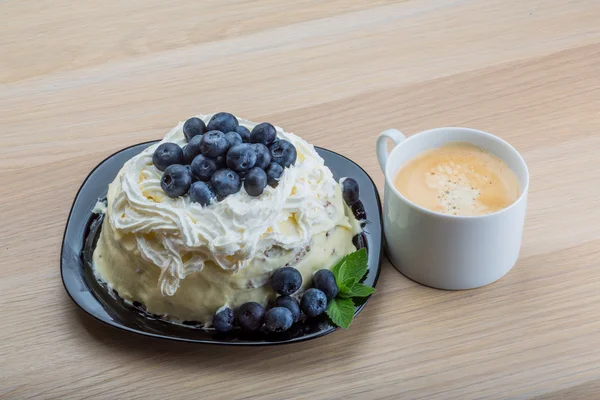 Kaffe med blåbär kaka — Stockfoto