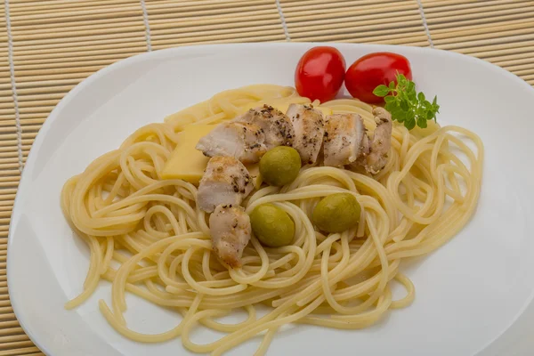 Spaghetti with chicken — Stock Photo, Image