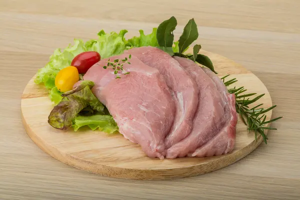 Raw pork schnitzel — Stock Photo, Image