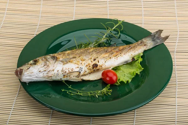 Gegrilde zeebaars — Stockfoto