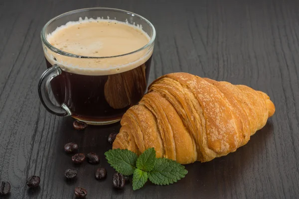 Coffee with croissant — Stock Photo, Image