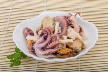 Deniz ürünleri kokteyl