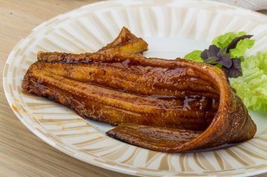 füme yılan balığı