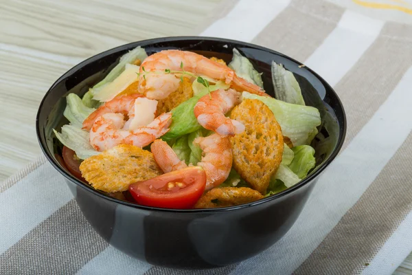 Caesar salad with shrimps — Stock Photo, Image