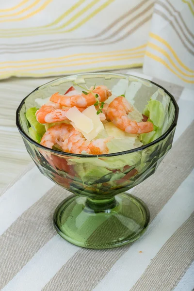 Ensalada de César con camarones — Foto de Stock