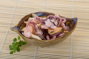 Deniz ürünleri kokteyl