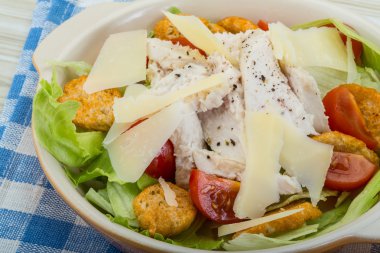 Tavuklu Sezar salatası