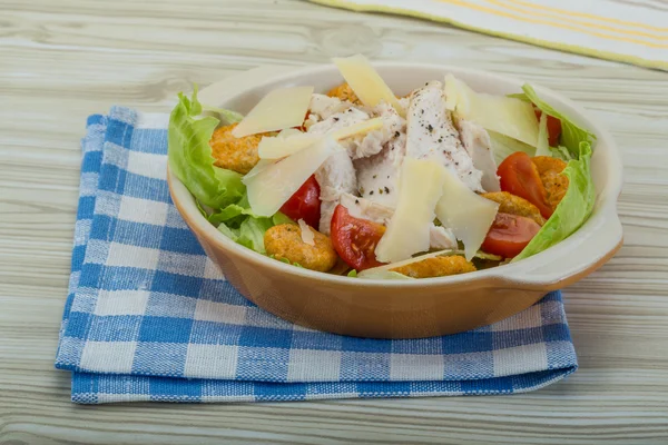 Caesarsallad med kyckling — Stockfoto