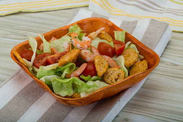 Caesarsallad med räkor — Stockfoto