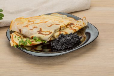 siyah havyar ile Pancakes