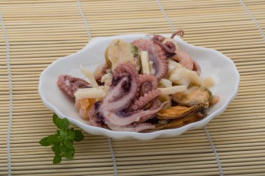 Deniz ürünleri kokteyl