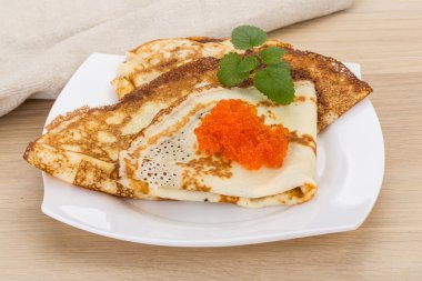 Kırmızı havyarlı gözleme.