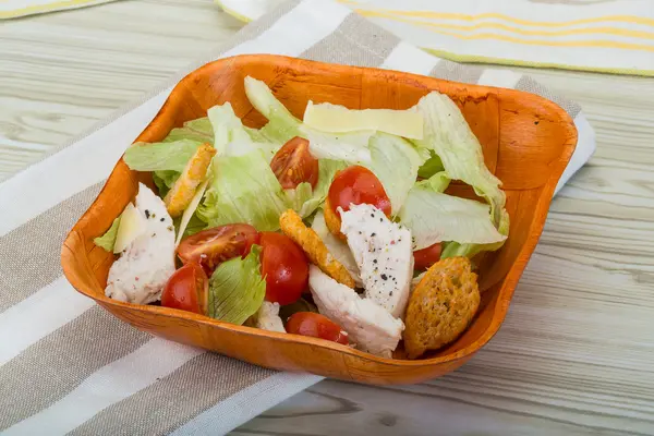 Salada Caesar com frango — Fotografia de Stock