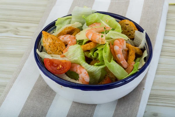 Ensalada de César con camarones — Foto de Stock