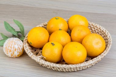 Mandalina kabın içinde