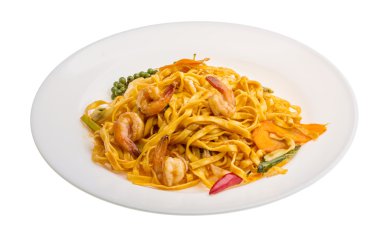 karides ile kızarmış noodle