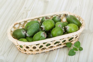 Feijoa kabın içinde