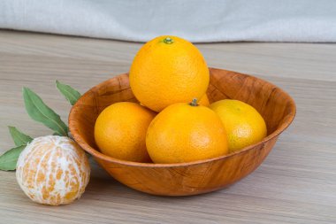 Mandalina kabın içinde