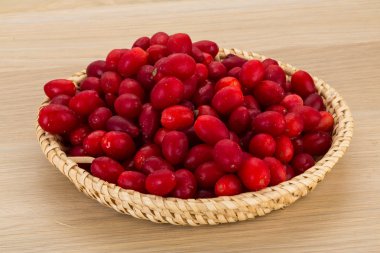 Cornus meyveleri kase