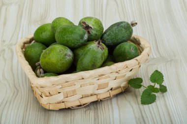 Feijoa kabın içinde