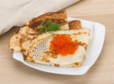 Kırmızı havyarlı gözleme.