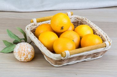 Mandalina kabın içinde