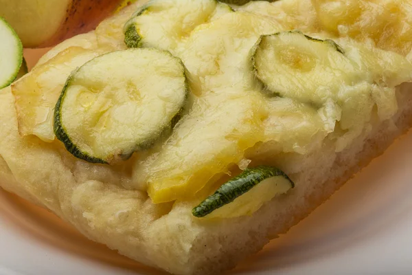 Pizza mit Zucchini — Stockfoto