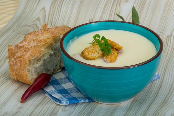 Sopa de queijo com croutons — Fotografia de Stock