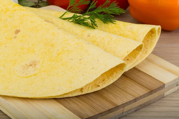 Tortilla mexicana com ramo de endro — Fotografia de Stock