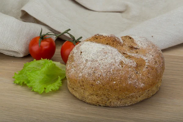 Bread with cereal and tomato — Stock Photo, Image