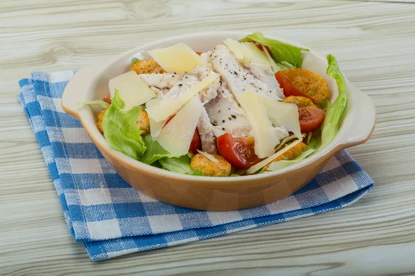 Caesarsallad med kyckling — Stockfoto