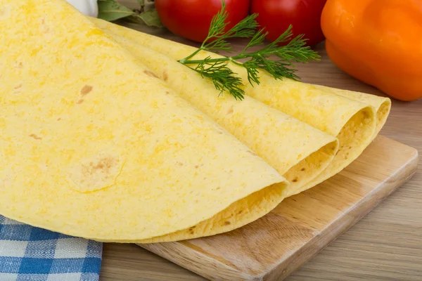 Tortilla mexicana com ramo de endro — Fotografia de Stock