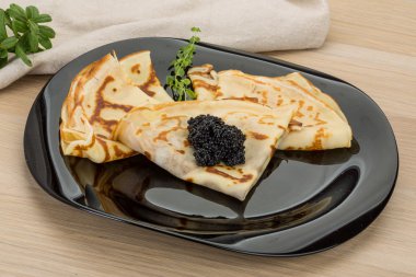 siyah havyar ile Pancakes