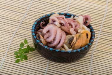 Deniz ürünleri kokteyl