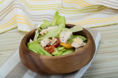 Tavuklu Sezar salatası