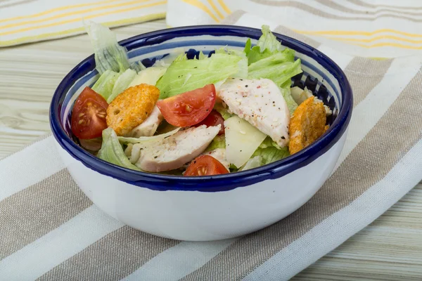 Caesar salad with chicken — Stock Photo, Image